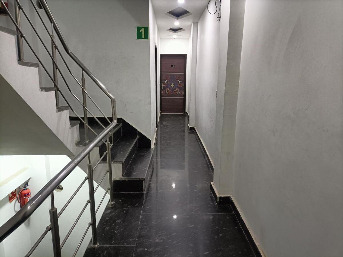 Airport Hotel Breeze New Delhi Eksteriør bilde